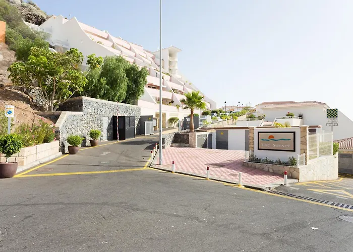 Eden Sunset Seaviews *